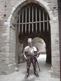 Ritter vor einem Burgtor